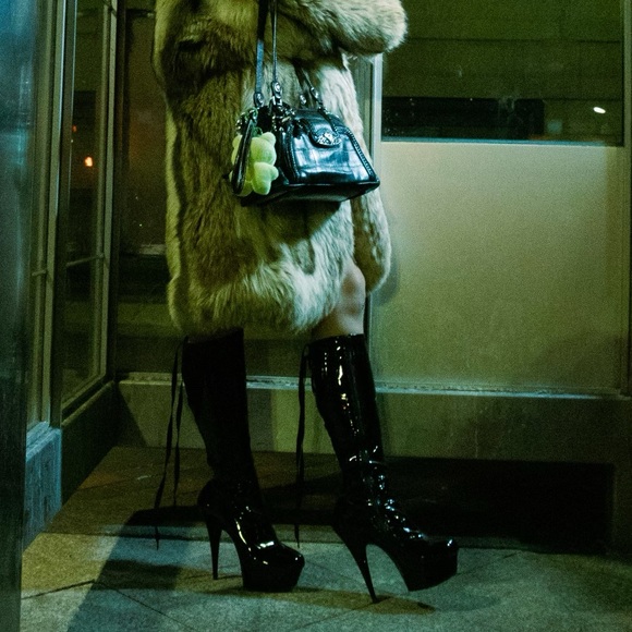 Knee High pleaser - Picture 3 of 3